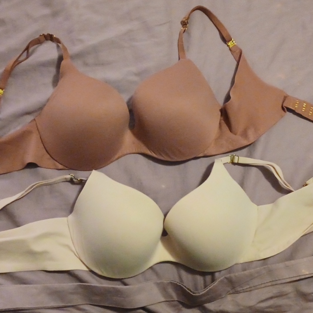Victoria's secret bras cream and mauve